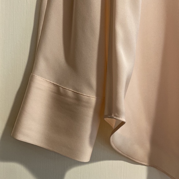 Vince V-Neck Silk Blend Popover - XS - Picture 6 of 15